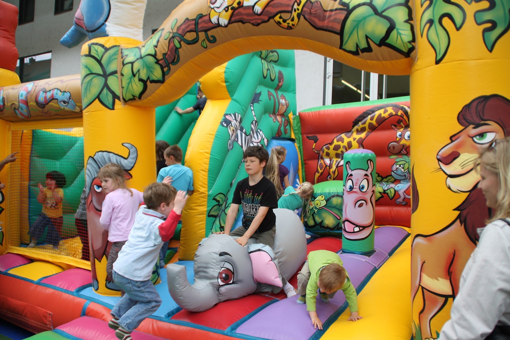 Hüpfburg Safari mieten ~ Multiplay mit Rutsche & Hindernissen für bis zu 18 Kinder – 2