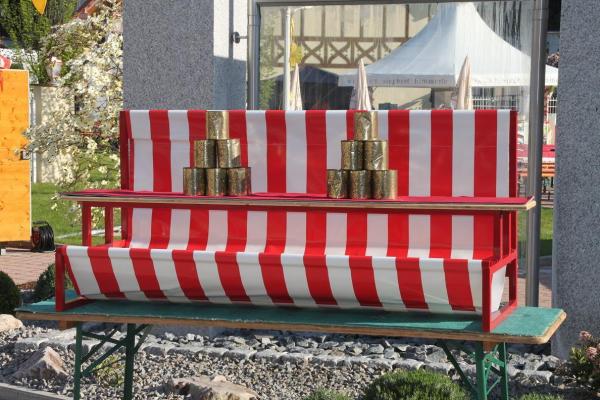Dosenwerfen mieten – nostalgischer Wurfstand mit Messingdosen | Oktoberfest & Nostalgiemarkt