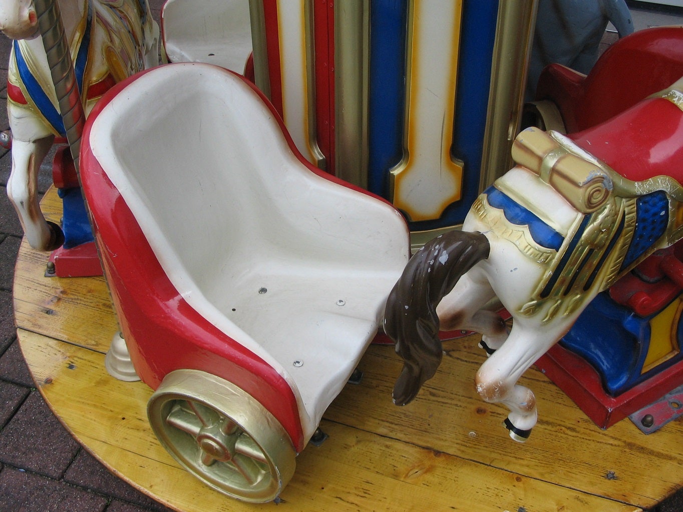 Nostalgie-Kinderkarussell mieten ~ 6 Sitzplätze mit Beleuchtung, Musik & Münzeinwurf – 2