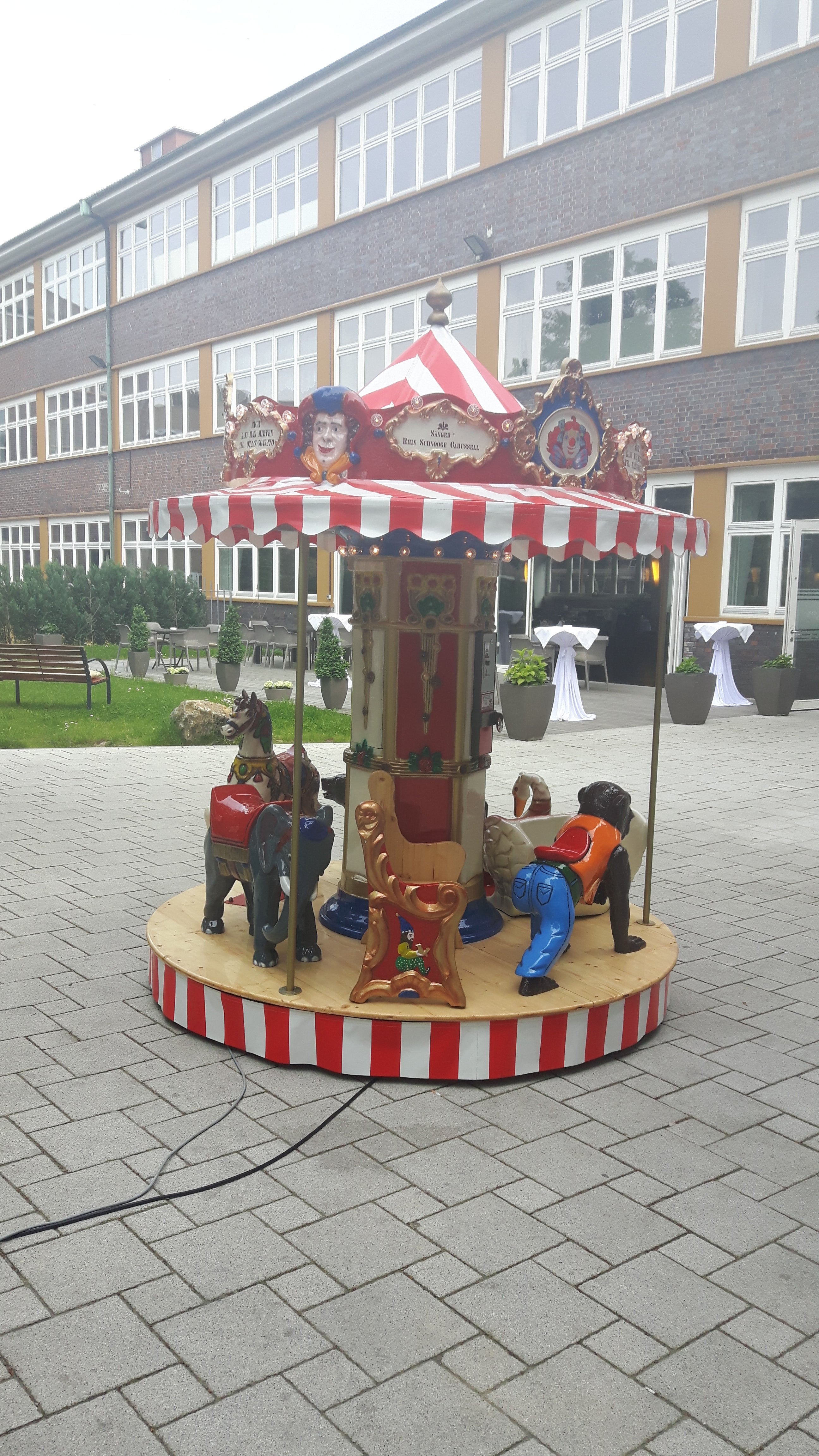 Nostalgie-Kinderkarussell mieten ~ 8 Sitzplätze mit Beleuchtung, Musik & Münzeinwurf – 4