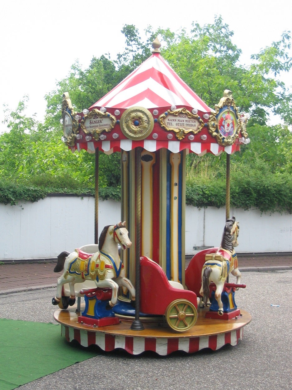 Nostalgie-Kinderkarussell mieten ~ 6 Sitzplätze mit Beleuchtung, Musik & Münzeinwurf
