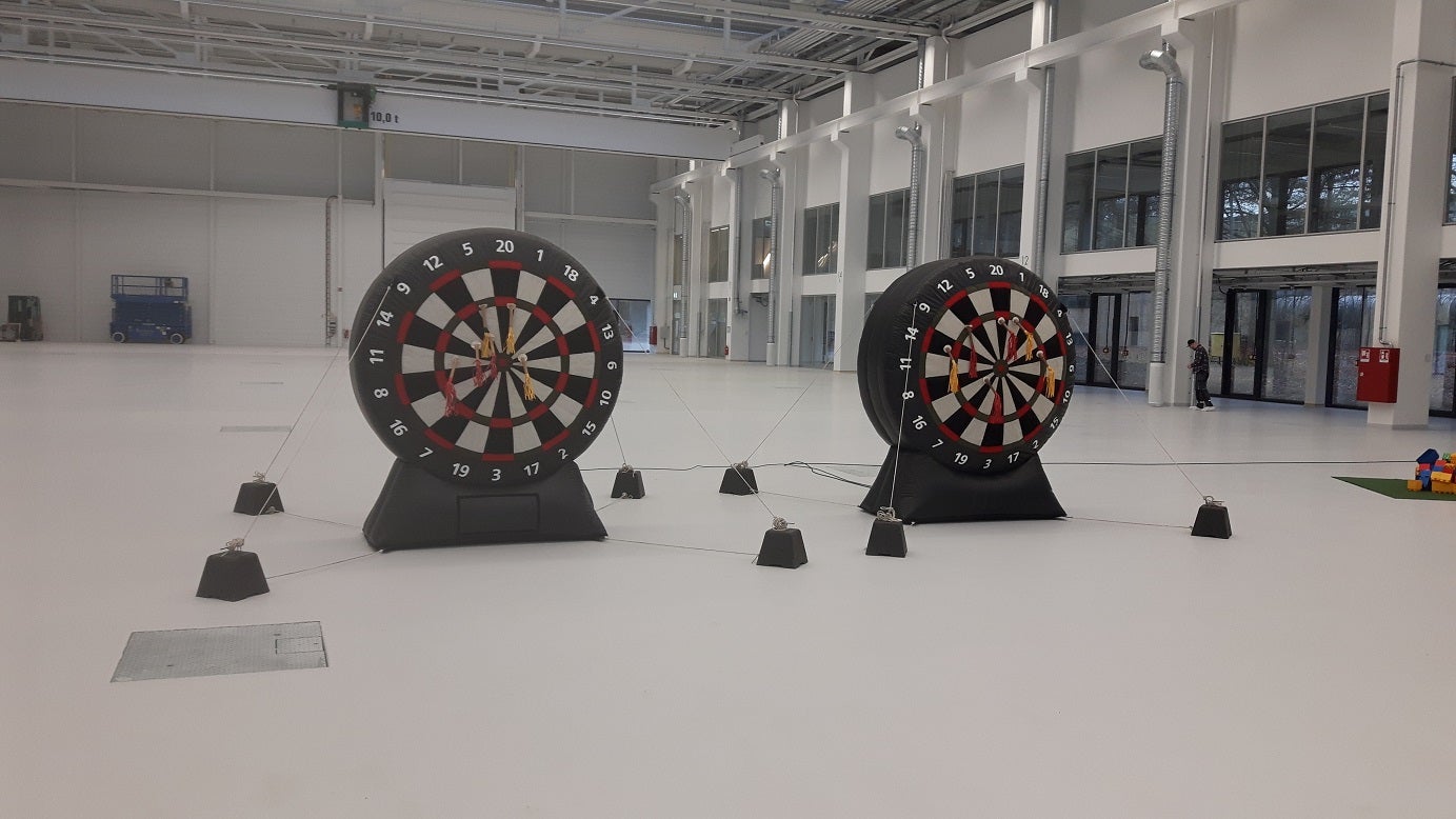 XXL Dartscheibe mieten ~ aufblasbares Riesendart (2,5 m) ~ Dartspiel für jedes Event – 2