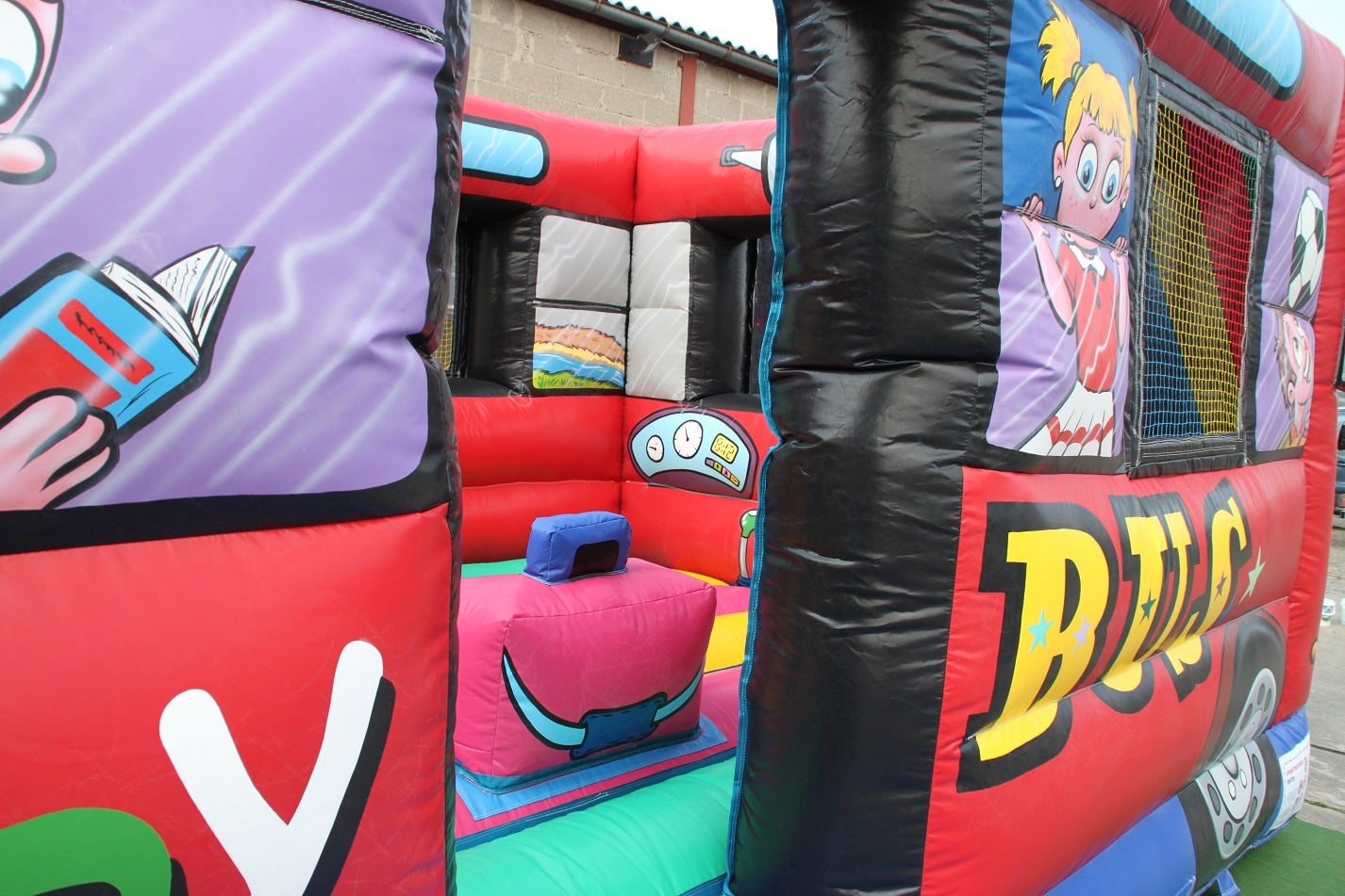 Hüpfburg Happy Bus mieten ~ Multiplay-Springburg für bis zu 16 Kinder – 4