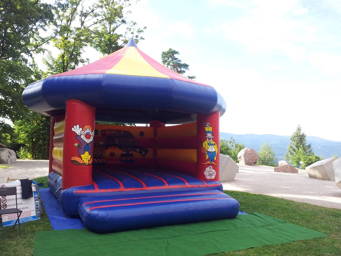 Hüpfburg Zirkus / Regenbogen mieten ~ überdachte Springburg für bis zu 12 Kinder – 4