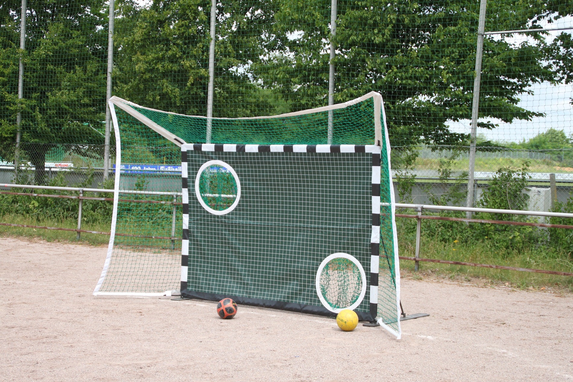 Torwand mieten – klassische Fußball-Torwand mit Fangnetz | Sportstudio-Feeling – 2