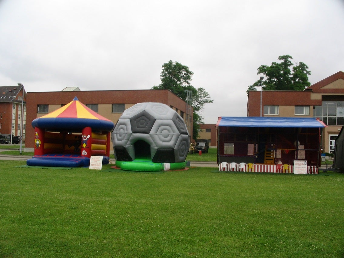 Hüpfburg Fußball mieten ~ Springburg (6 m Ø) für fußballbegeisterte Kinder – 3