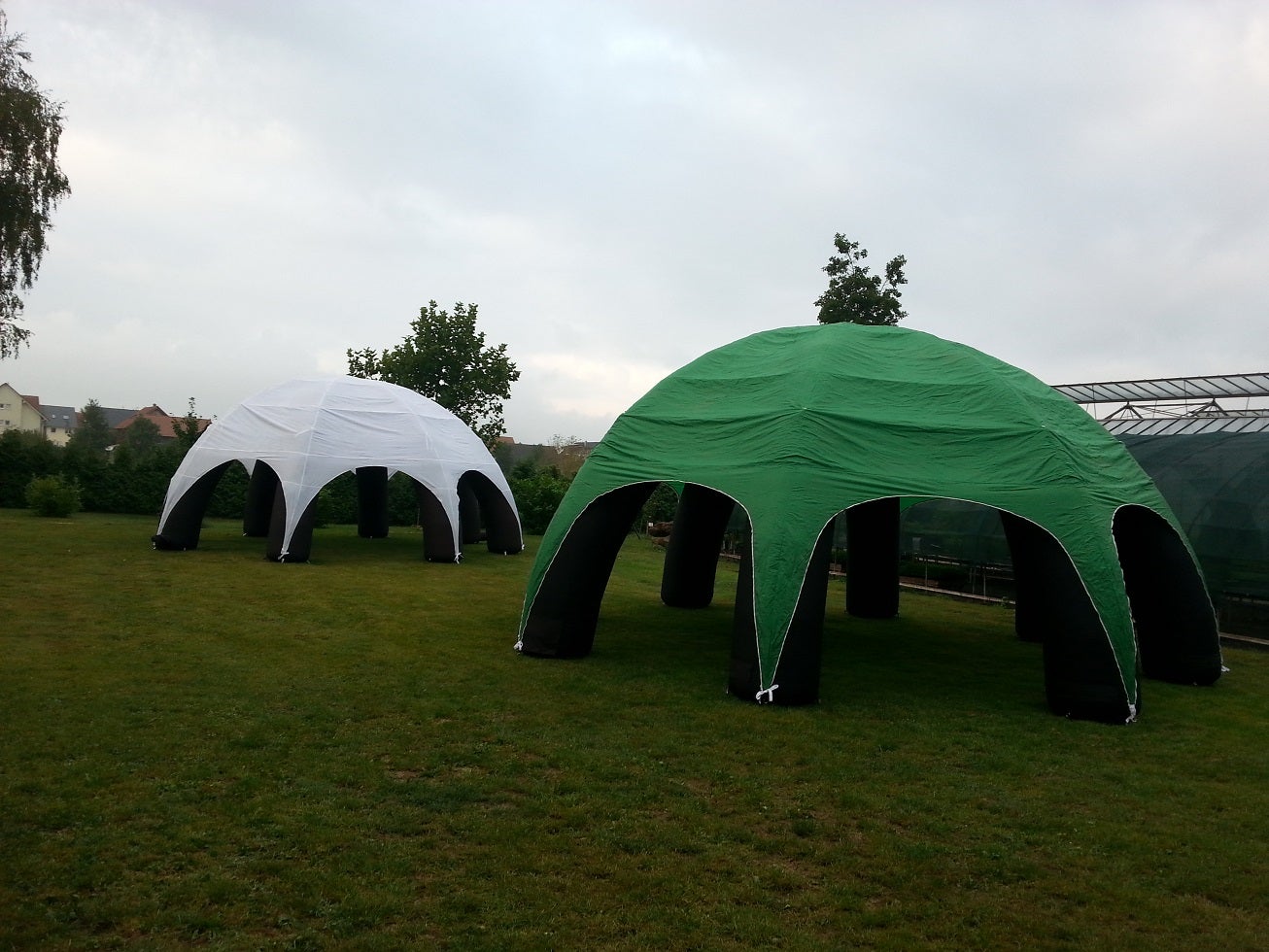 Event Dome mieten – aufblasbarer Party Dome als Sonnen- & Regenschutz | Ø 8 m