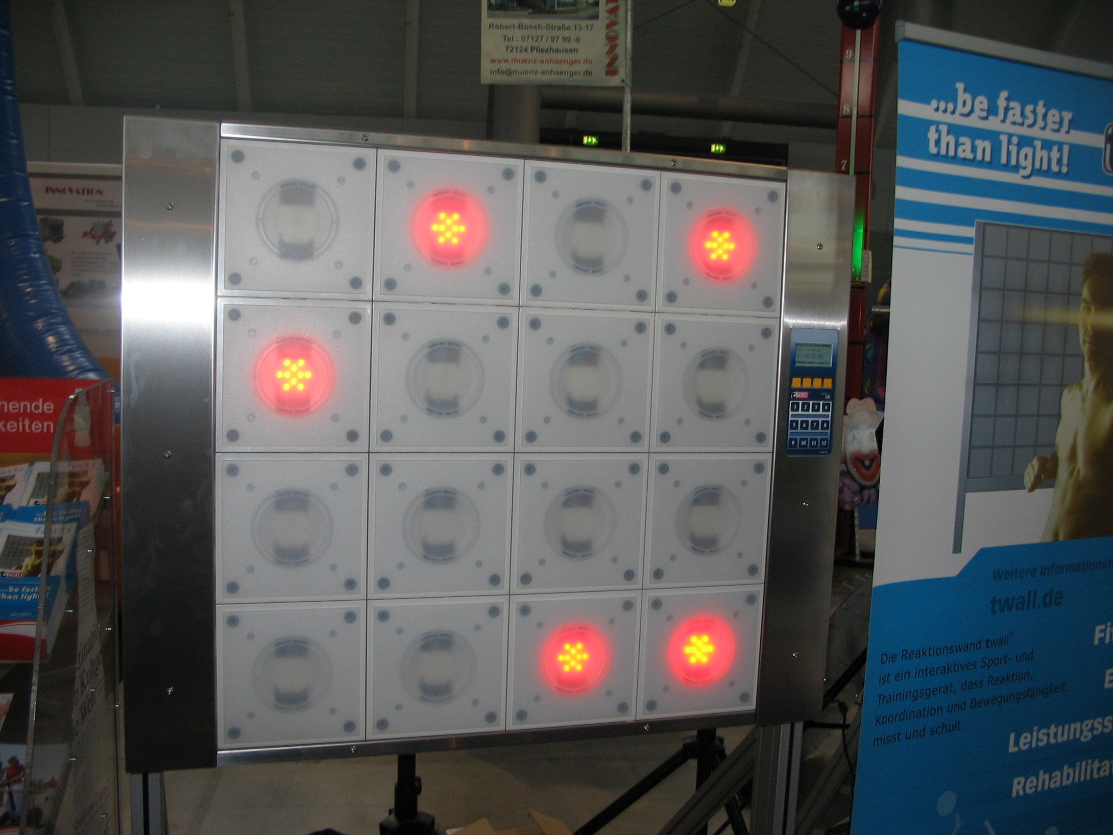 twall® Reaktionswand mieten ~ Basic mit 16 Feldern ~ interaktives Touchboard