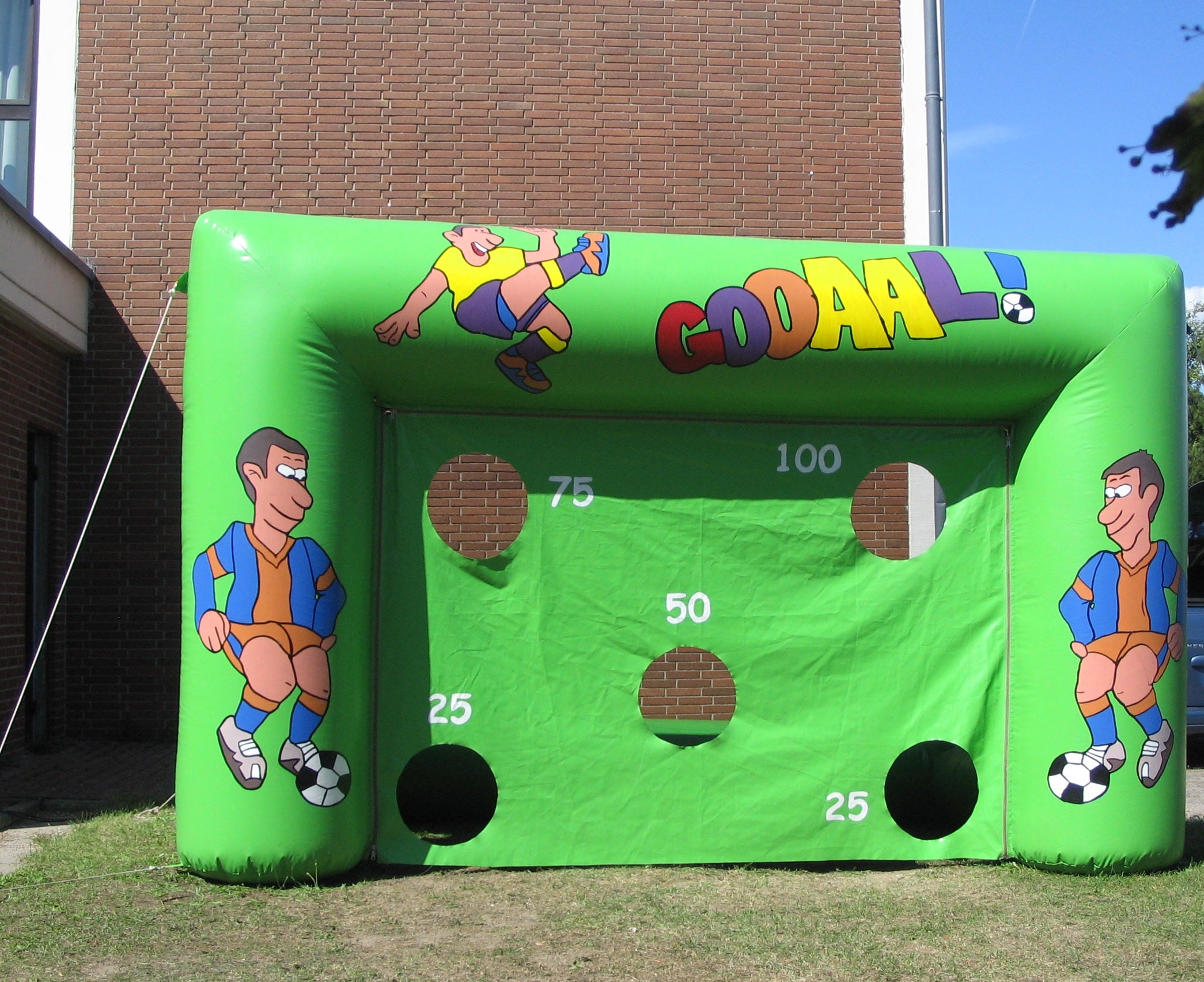 Aufblasbare Torwand mieten – 2-in-1 Torwand & Fußballtor | rot oder grün – 4