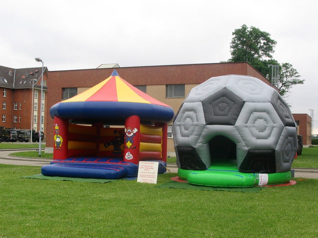 Hüpfburg Fußball mieten ~ Springburg (6 m Ø) für fußballbegeisterte Kinder – 4
