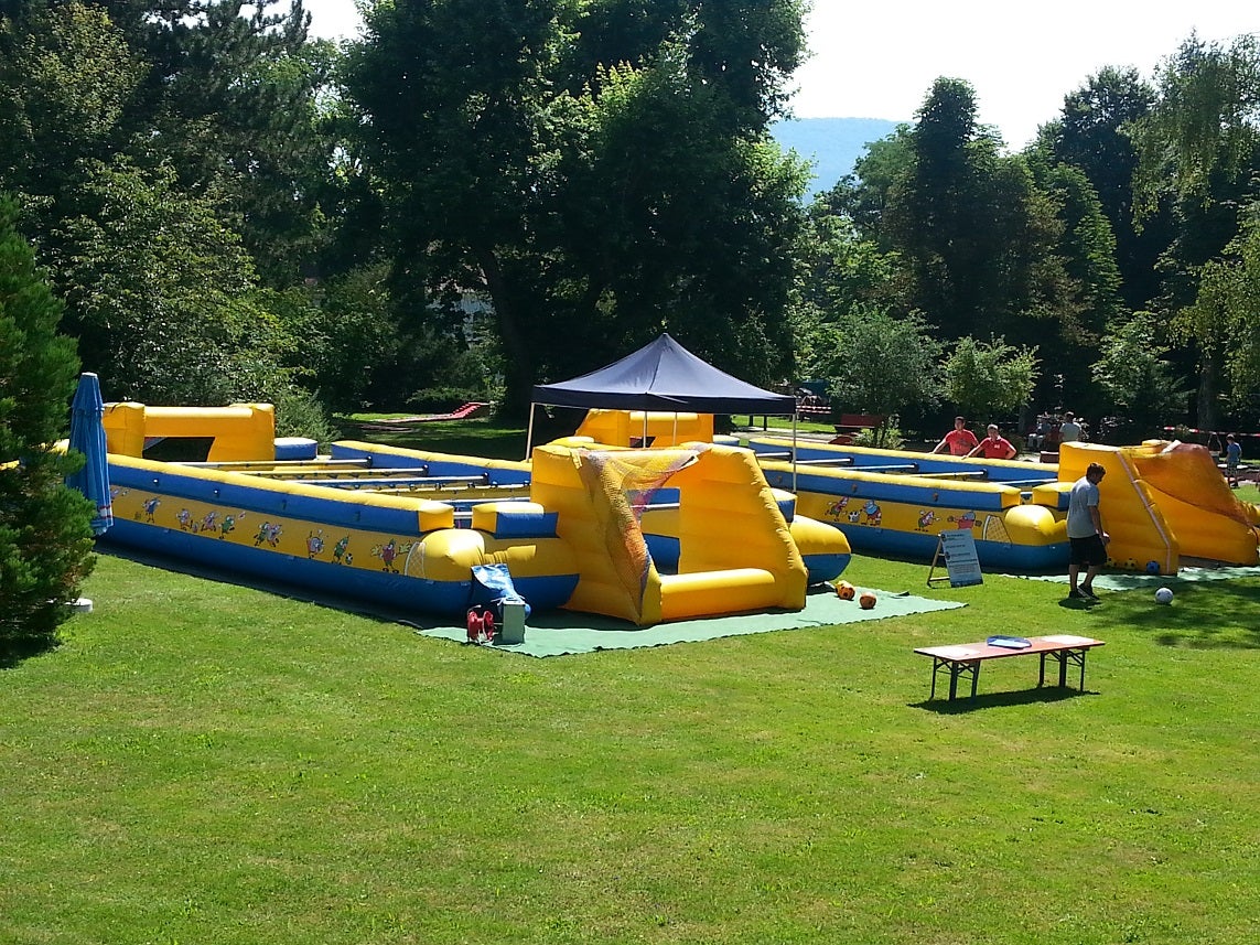 Human Table Soccer mieten ~ XXL Menschenkicker (14 x 7 m) für bis zu 14 Spieler – 3