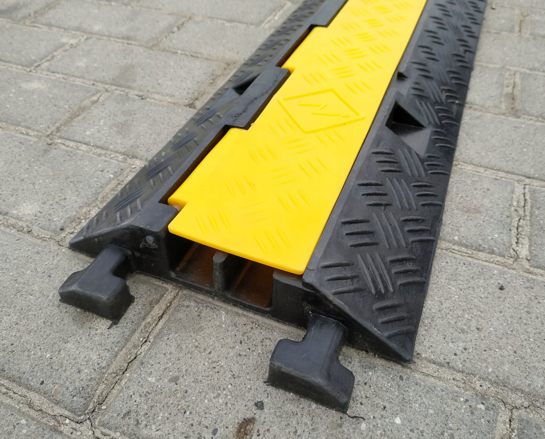 Kabelbrücke mieten – 2-Kanal Kabelkanal schwarz-gelb, befahrbar bis 10.000 kg – 3