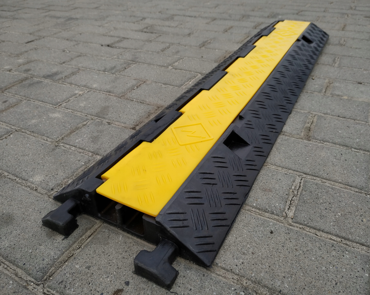 Kabelbrücke mieten – 2-Kanal Kabelkanal schwarz-gelb, befahrbar bis 10.000 kg – 2