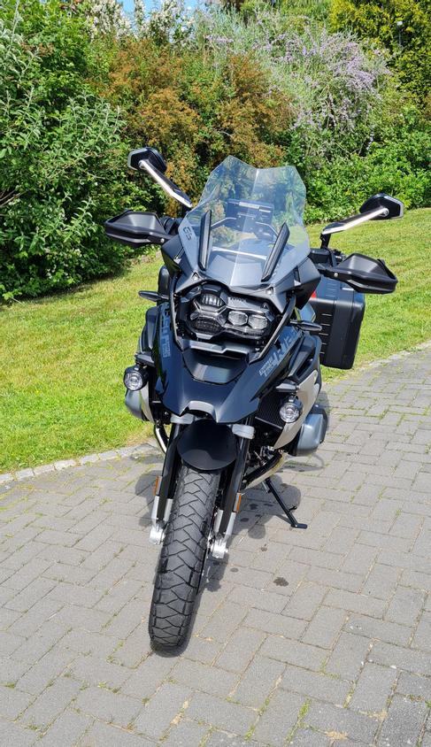 BMW R 1250 GS mieten – Triple Black, werkseitig tiefergelegt, mit Navi, Koffer & Tankrucksack (Wurster Nordseeküste) – 3