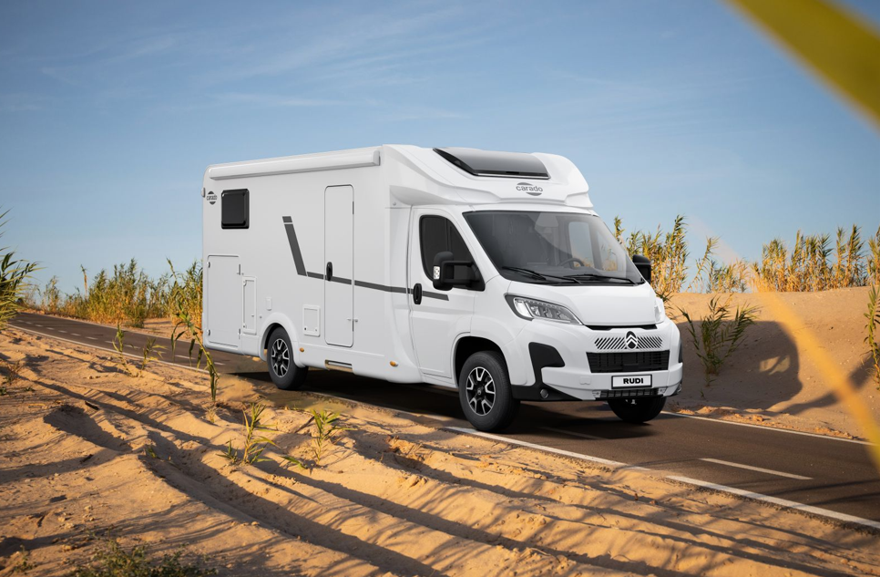 Wohnmobil mieten – Carado T 338 S Teilintegriert für bis zu 5 Personen, Sat, Markise (Wurster Nordseeküste) – 2