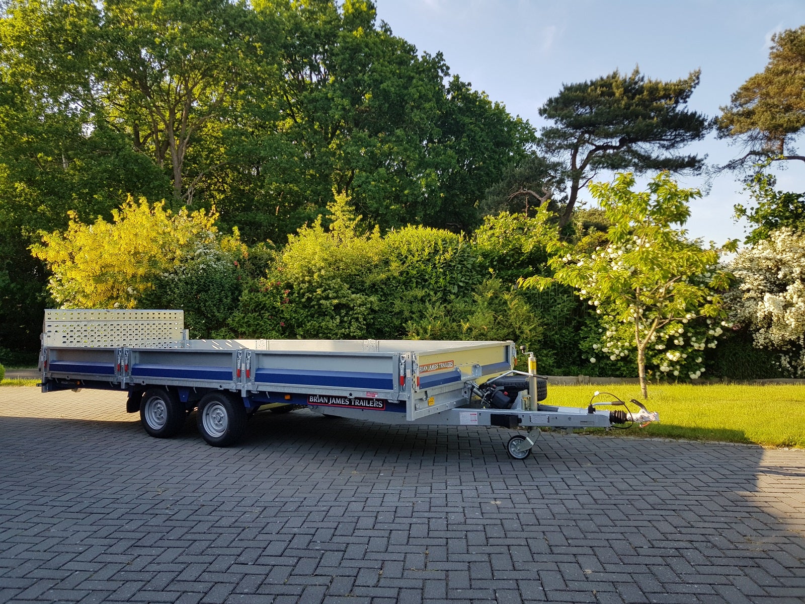 Multifunktionsanhänger mieten – Brian James Cargo Connect, 3500 kg, 5 m, 100 km/h (Wurster Nordseeküste)