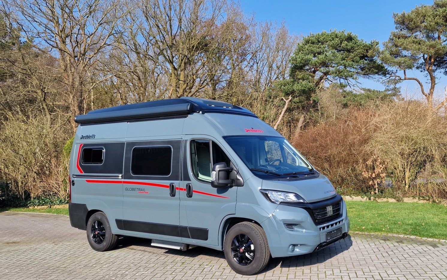 Wohnmobil mieten – Dethleffs Globetrail 540 Advantage Camper Van mit Aufstelldach & Markise (Wurster Nordseeküste)