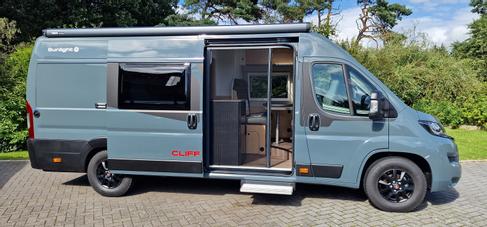 Wohnmobil mieten – Sunlight Cliff 640 für 2 Personen mit Längsbetten, Navi, Markise (Wurster Nordseeküste) – 2
