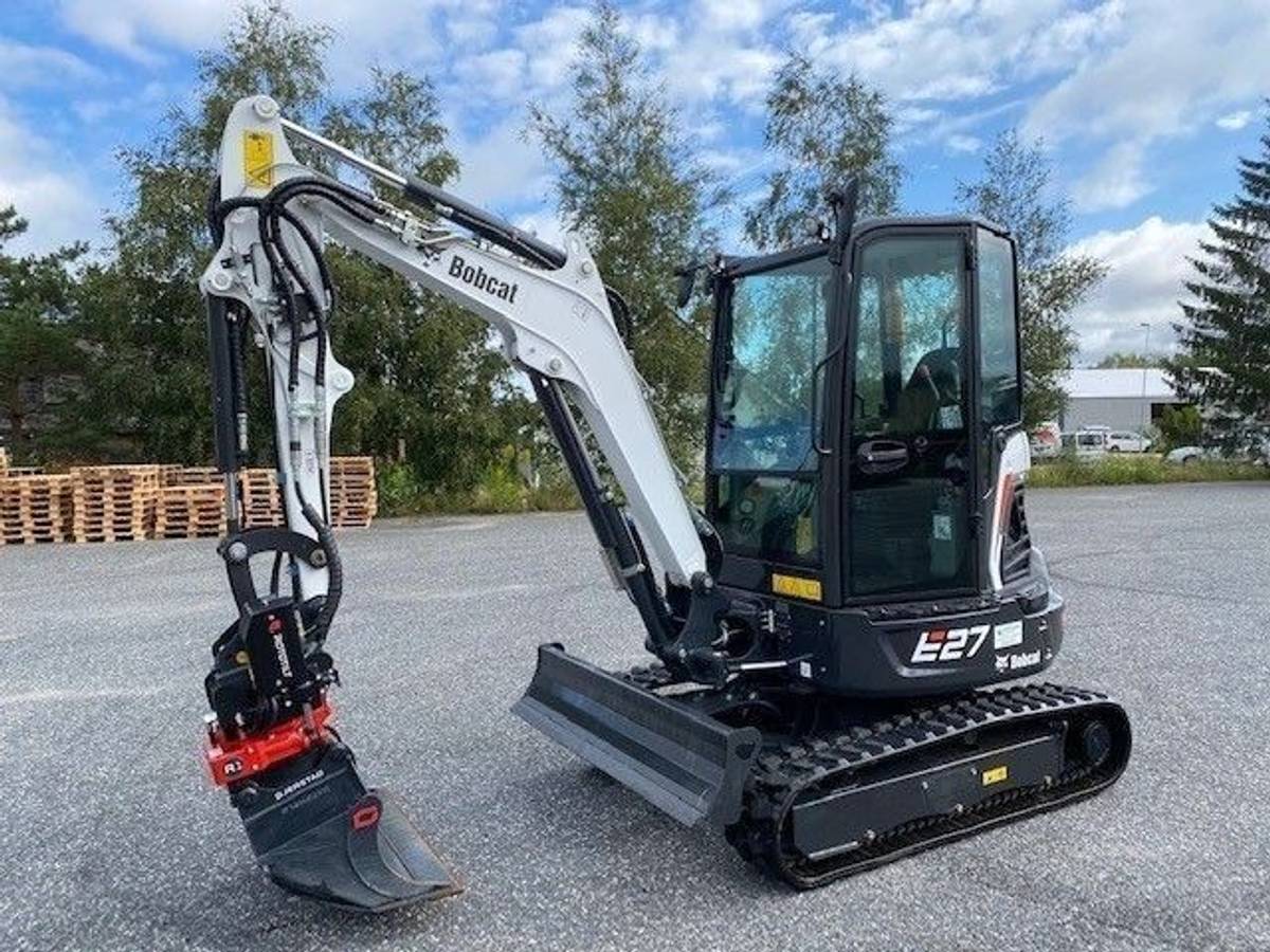 Bobcat E27 Minibagger mieten – 2,7 t, Powertilt, ab 105 € netto/Tag – 2