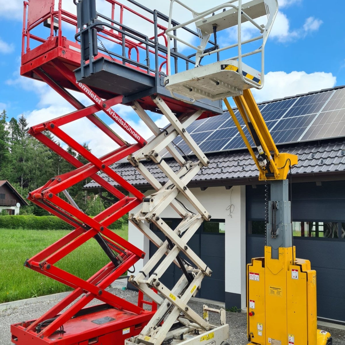 Haulotte Compact Scherenbühne mieten – 8 & 10 m Arbeitshöhe, elektrisch