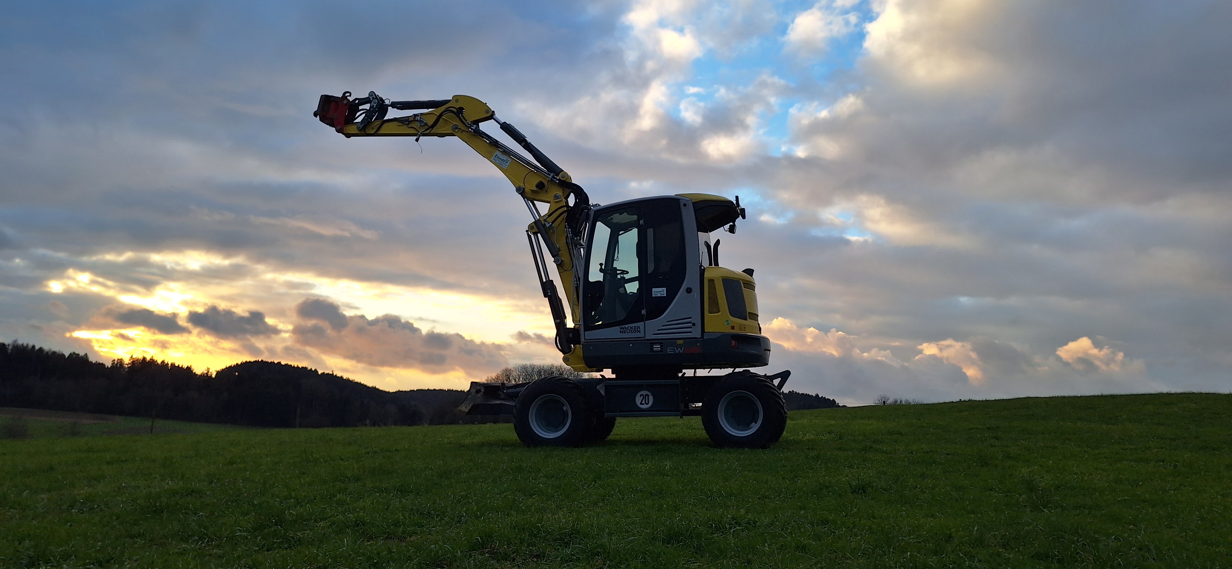 Wacker Neuson EW65 Mobilbagger mieten – 7 t Radbagger mit Grünlandbereifung