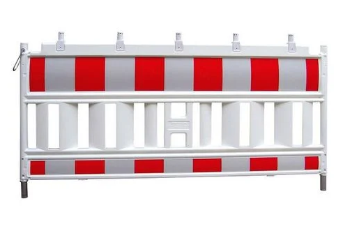 Schrankenzaun mieten – rot/weiß Absperrschranke mit Standfuß – 2