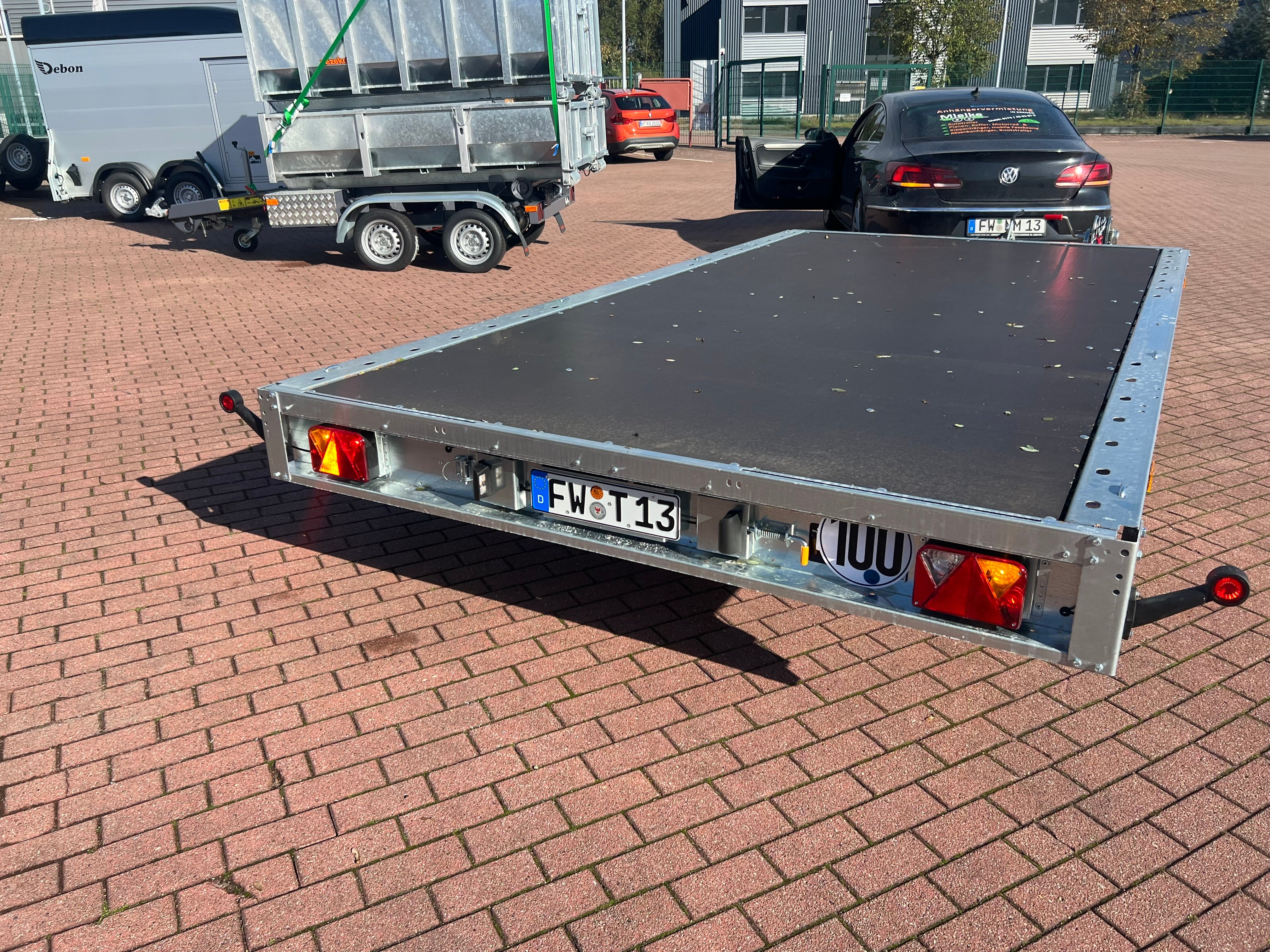 Autotransporter 2,7t mieten – 4m Plattformanhänger für Auto, Motorrad & Quad