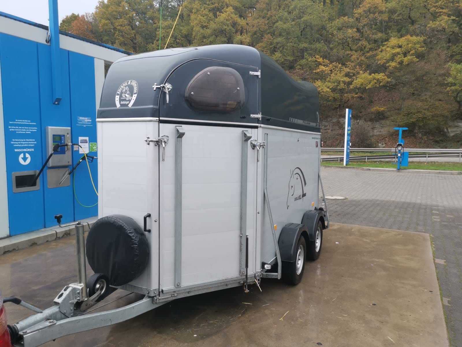 Kofferanhänger 1,3t mieten – 2,5m x 1,3m x 1,5m | Umzug & geschützter Transport – 4