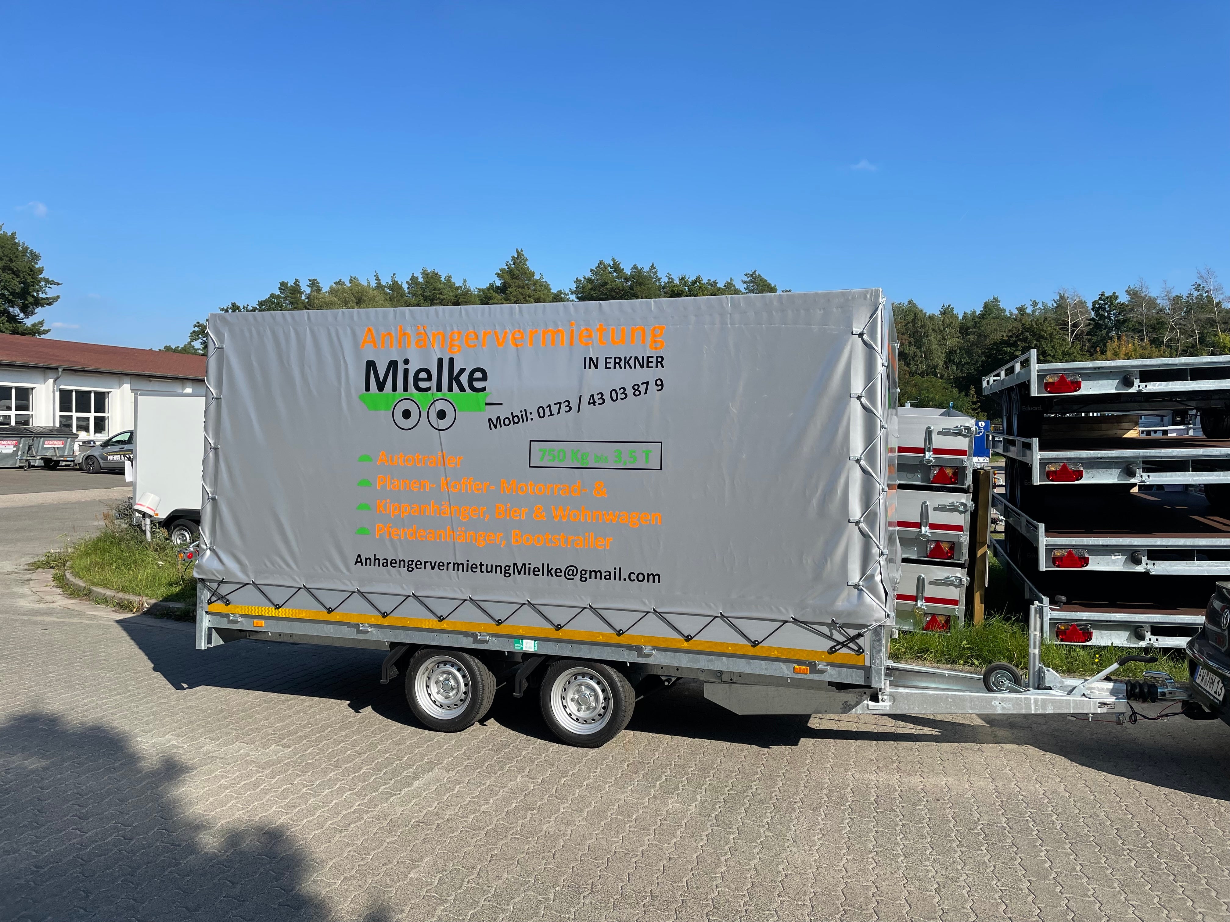 Planenanhänger 2t mieten – 4m x 1,8m x 1,8m | Umzug & Transport, 100 km/h – 2