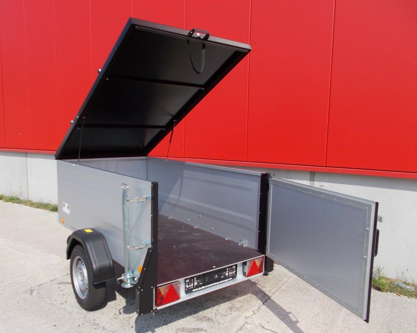 Kofferanhänger 750 kg mieten – abschließbar für Angeln, Rad, Camping & Urlaub – 4