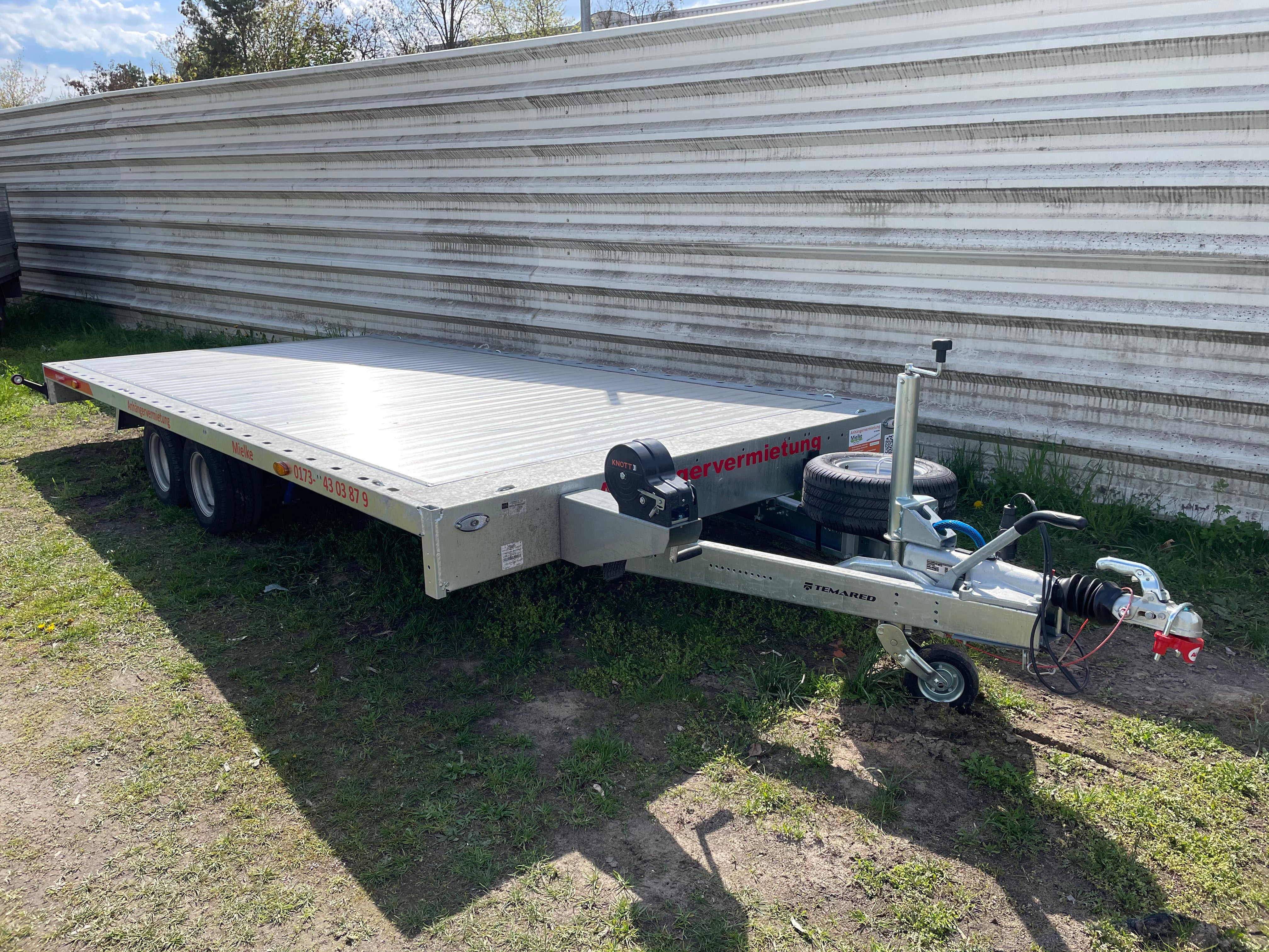 Autotransporter 3t mieten – 4,5m x 2,15m Plattform für Auto, Motorrad & Quad – 2