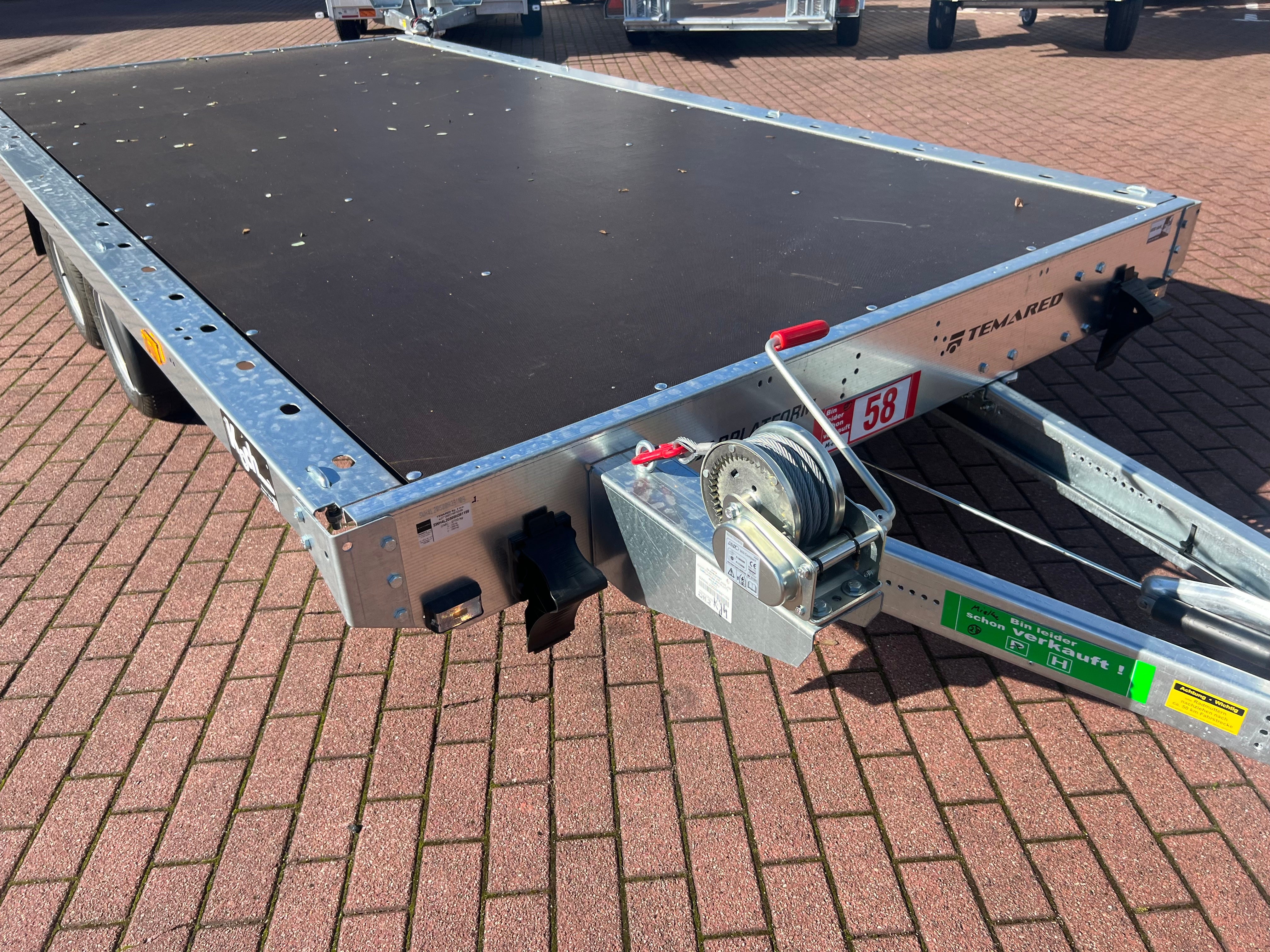 Autotransporter 2,7t mieten – 4m Plattformanhänger für Auto, Motorrad & Quad – 2