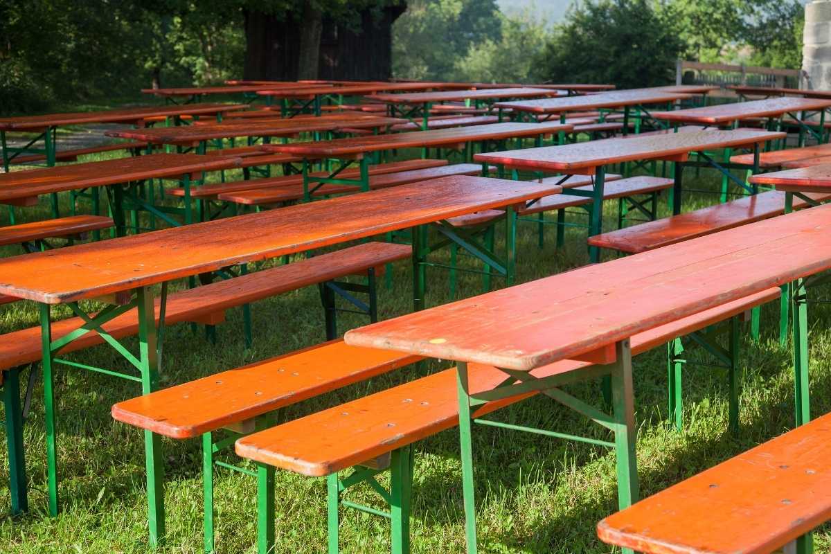 Bierzeltgarnitur & Klappstühle mieten – Sitzplätze für Event & Feier