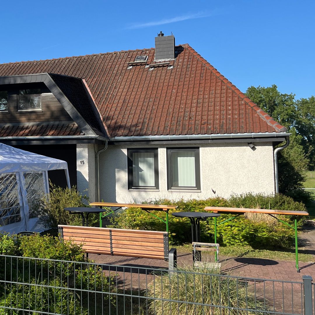 Stehtische mieten – rund Ø 80 cm & in Bierzeltgarnitur-Optik – 3