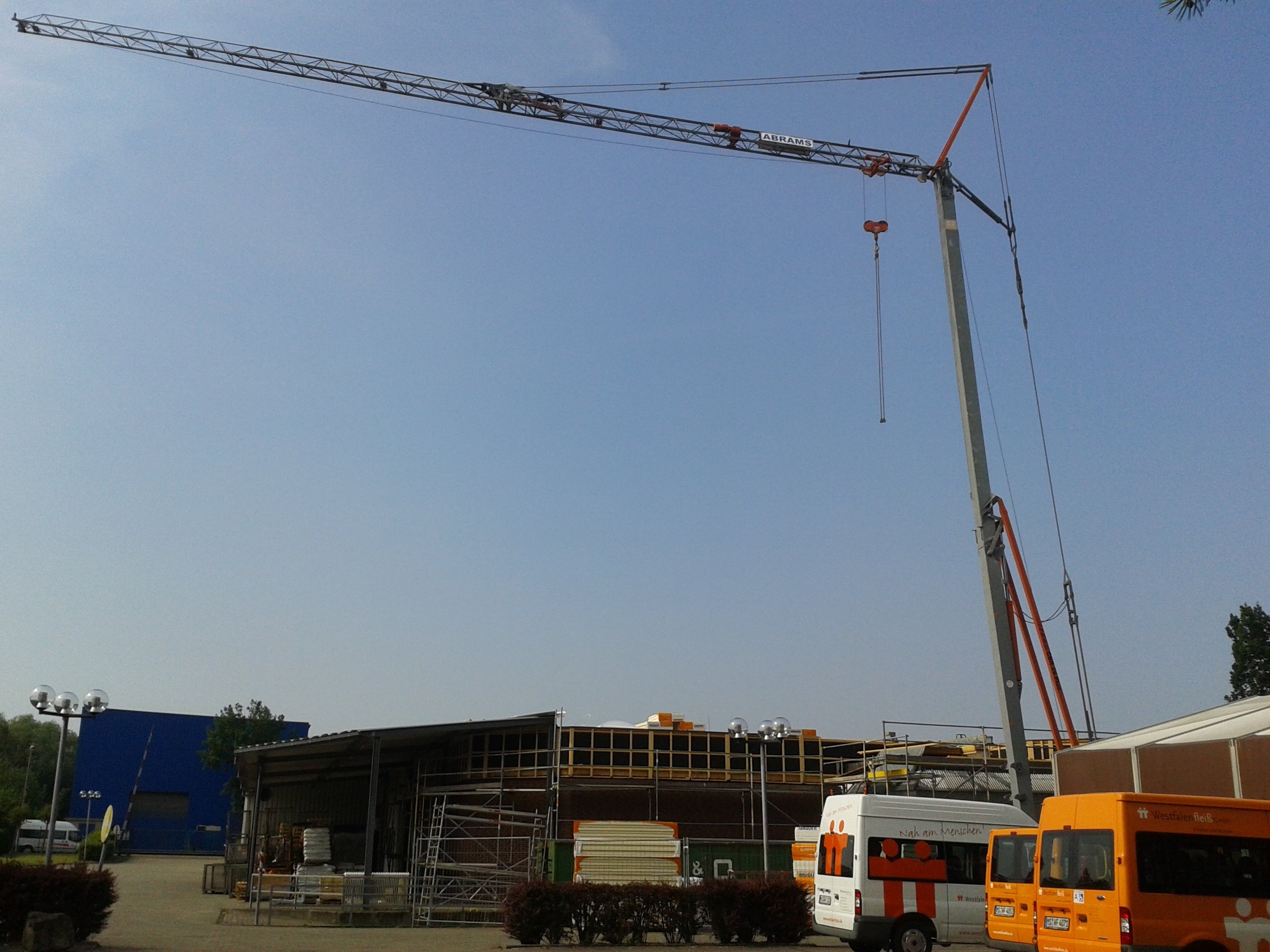 Baukran mieten – 28 m Ausladung (CBR28Plus), bis 2.500 kg Traglast