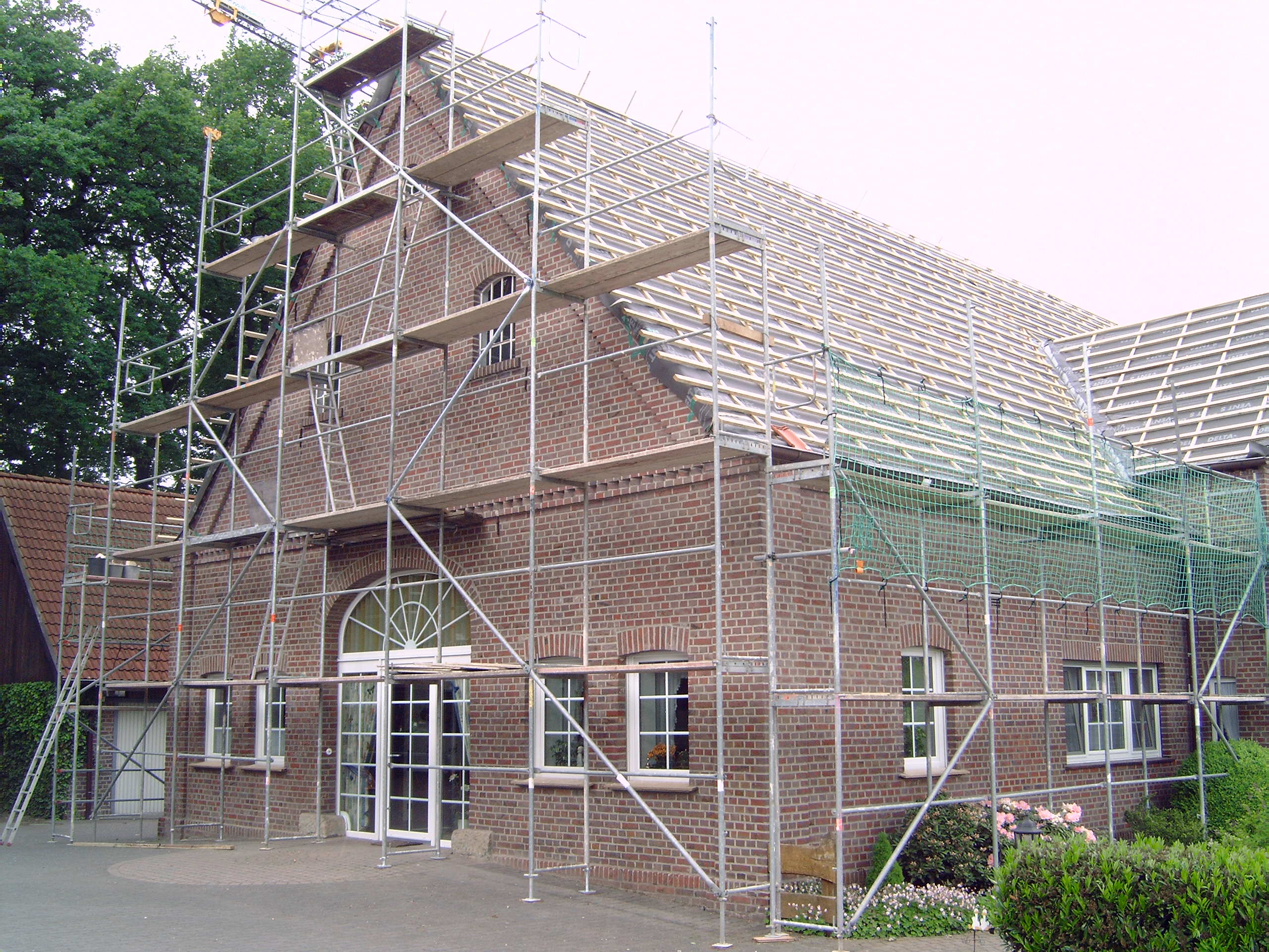Malergerüst plettac SL70 mieten – Fassadengerüst für Dach- & Fassadenarbeiten – 3