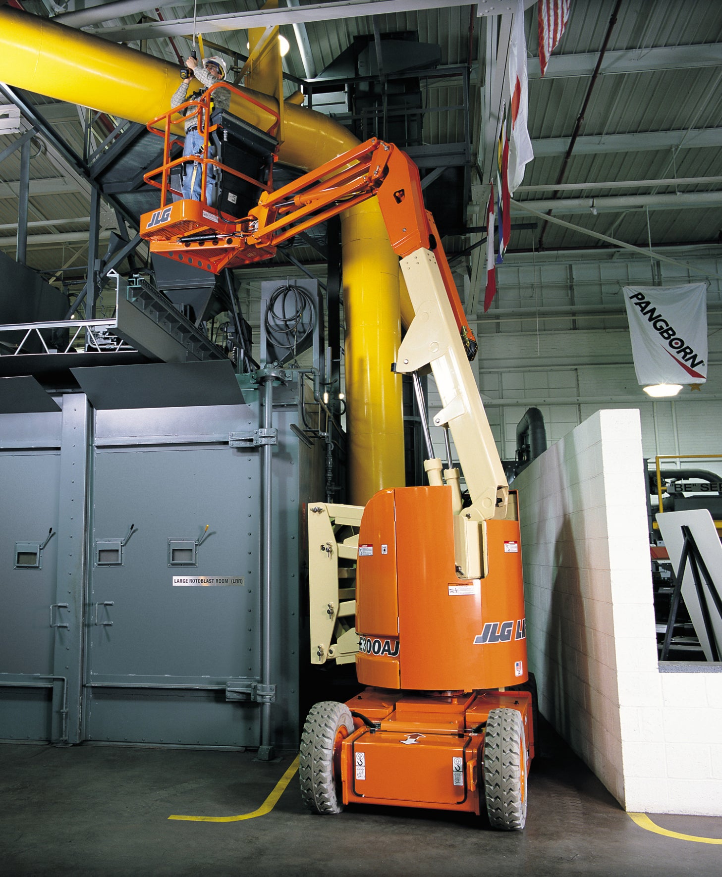 Gelenkteleskoparbeitsbühne mieten - Elektro 11 m, JLG E300 AJP, schmal – 3