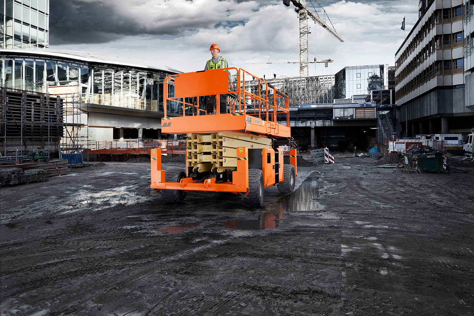 Scherenarbeitsbühne mieten - Diesel 18 m, JLG 530 LRT, 680 kg Korblast – 4