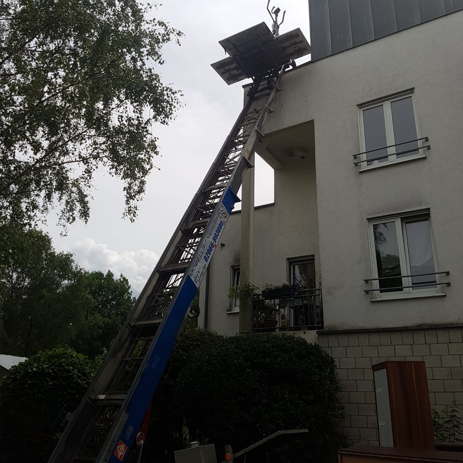 Möbelaufzug mieten – Schrägaufzug, Umzugslift & Dachdeckerlift bis 25 m, ab 80 € – 2