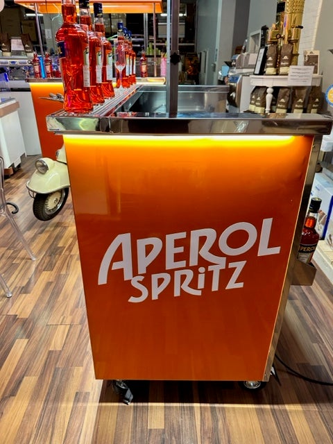 Mobile Aperol Spritz Bar mieten – Cocktailbar inkl. Personal & Ware für Events – 4