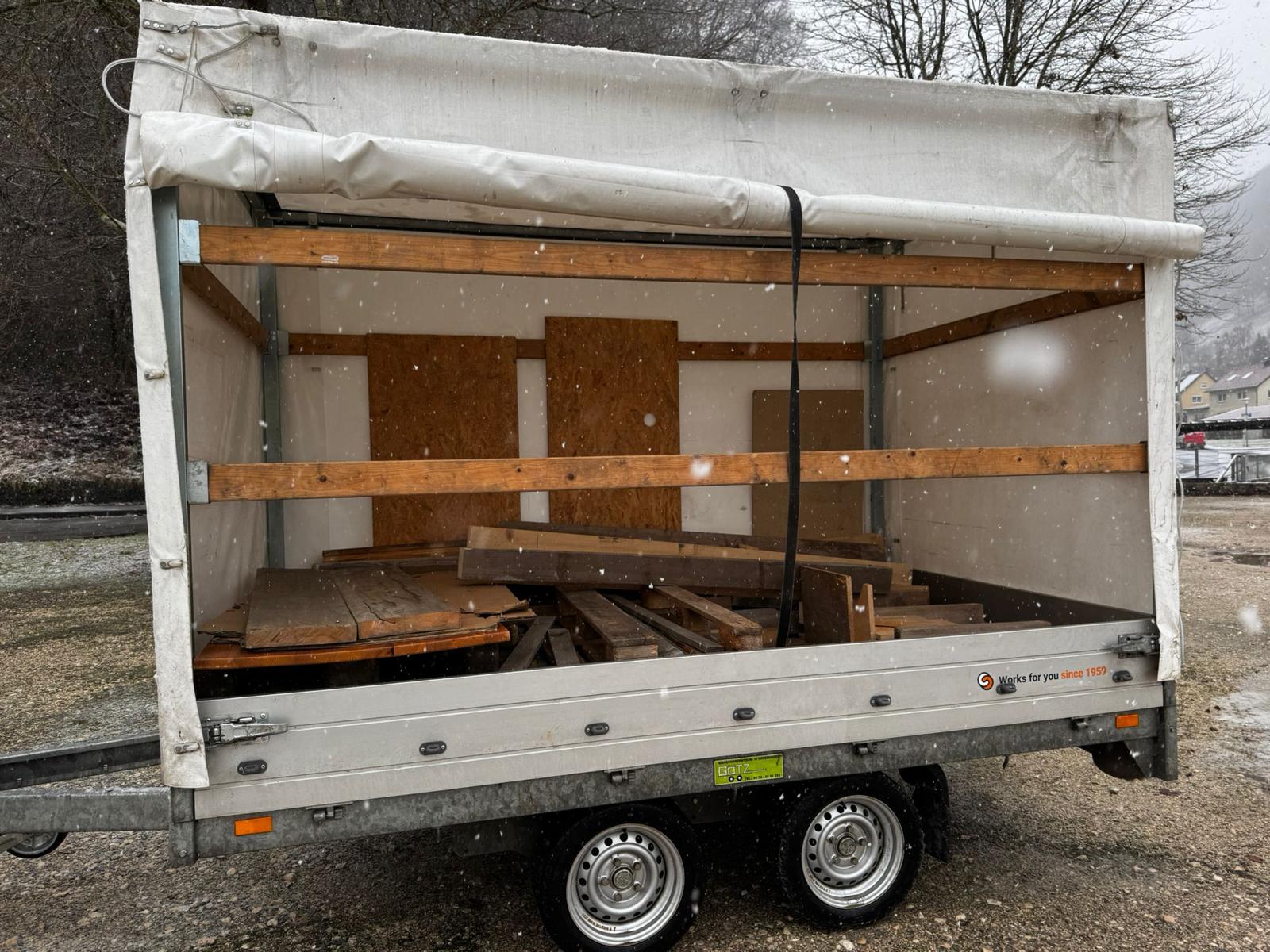 Planenanhänger TY 55 mieten – 3,5 t, 3,0 x 2,0 m Ladefläche, 100 km/h – 2