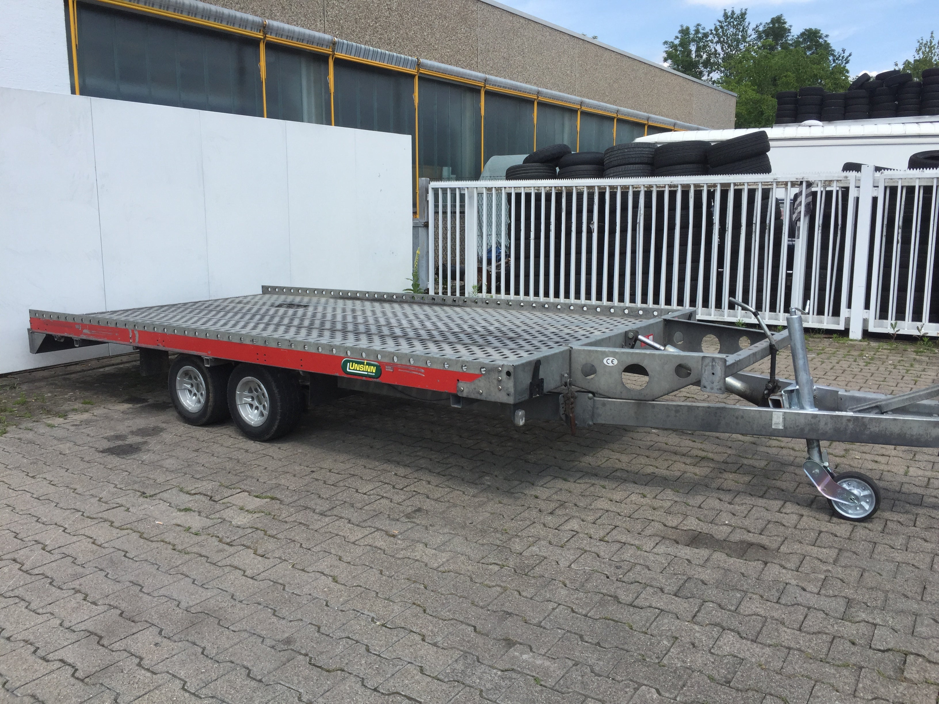 Autotransporter TY 73 mieten – 4,10 m Plattform, Seilwinde, Auffahrschienen – 3