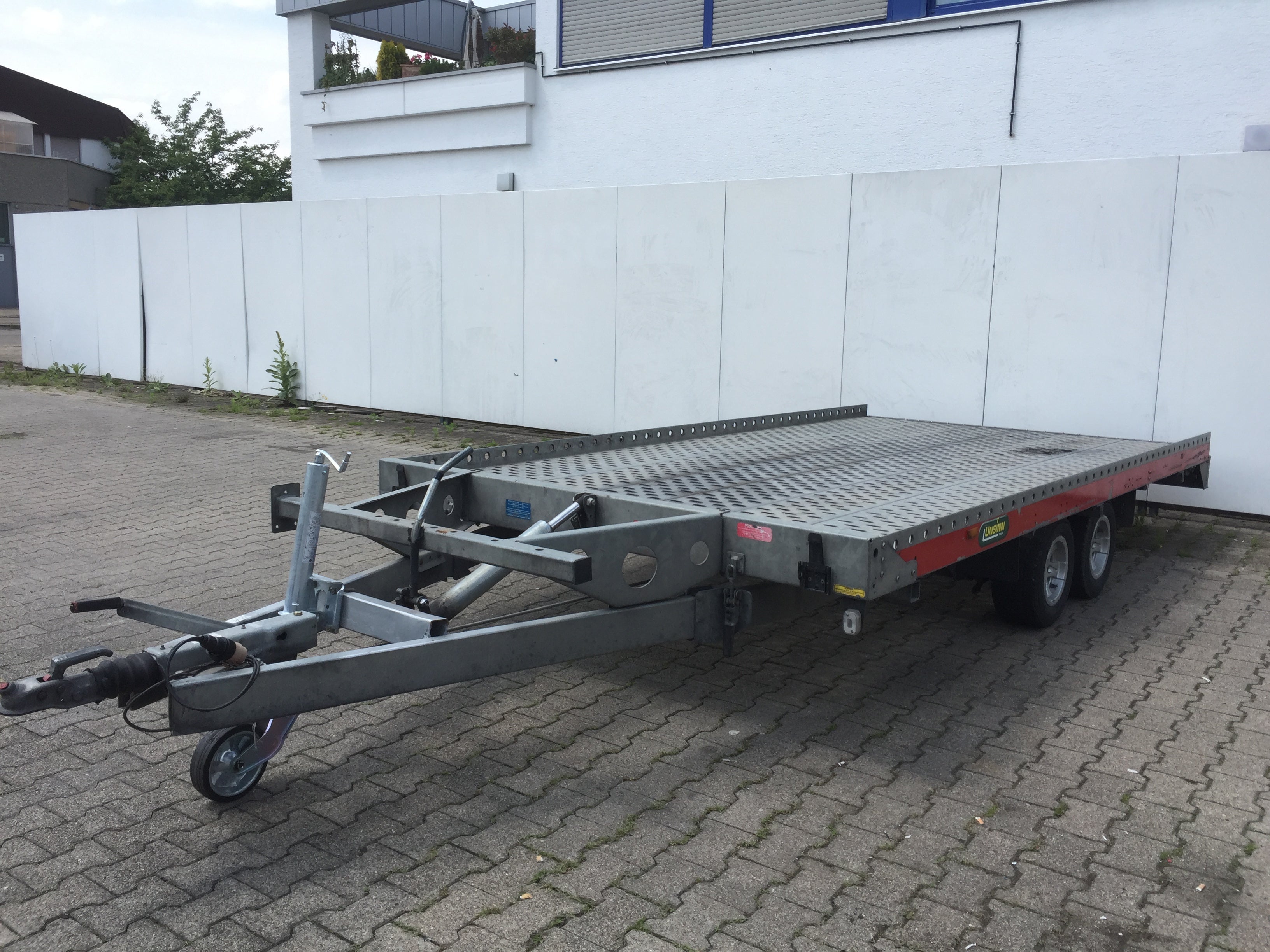 Autotransporter TY 73 mieten – 4,10 m Plattform, Seilwinde, Auffahrschienen – 2