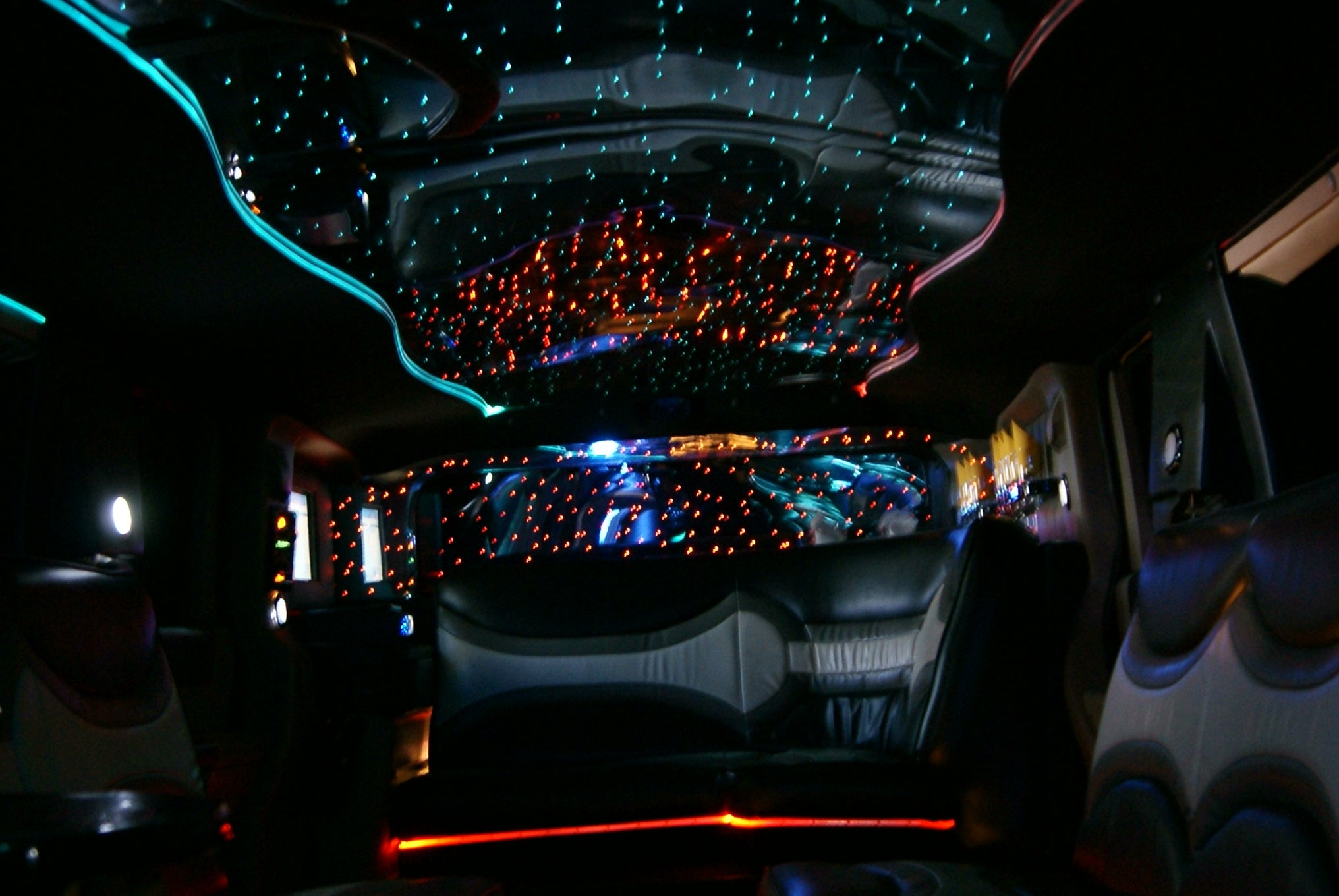 Party-Stretchlimousine mieten - Top Soundanlage & Lichteffekte – 2