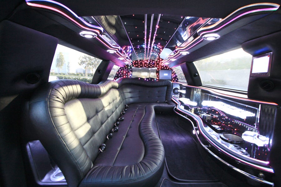 Stretchlimousine mieten - Lincoln Towncar XXL fast 10 Meter Hochzeitsauto – 2