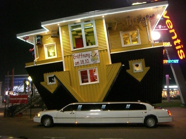 Party-Stretchlimousine mieten - Top Soundanlage & Lichteffekte