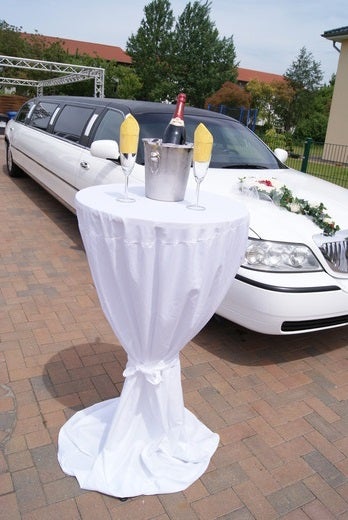 Lincoln Towncar Stretchlimousine mieten - weißes Hochzeitsfahrzeug
