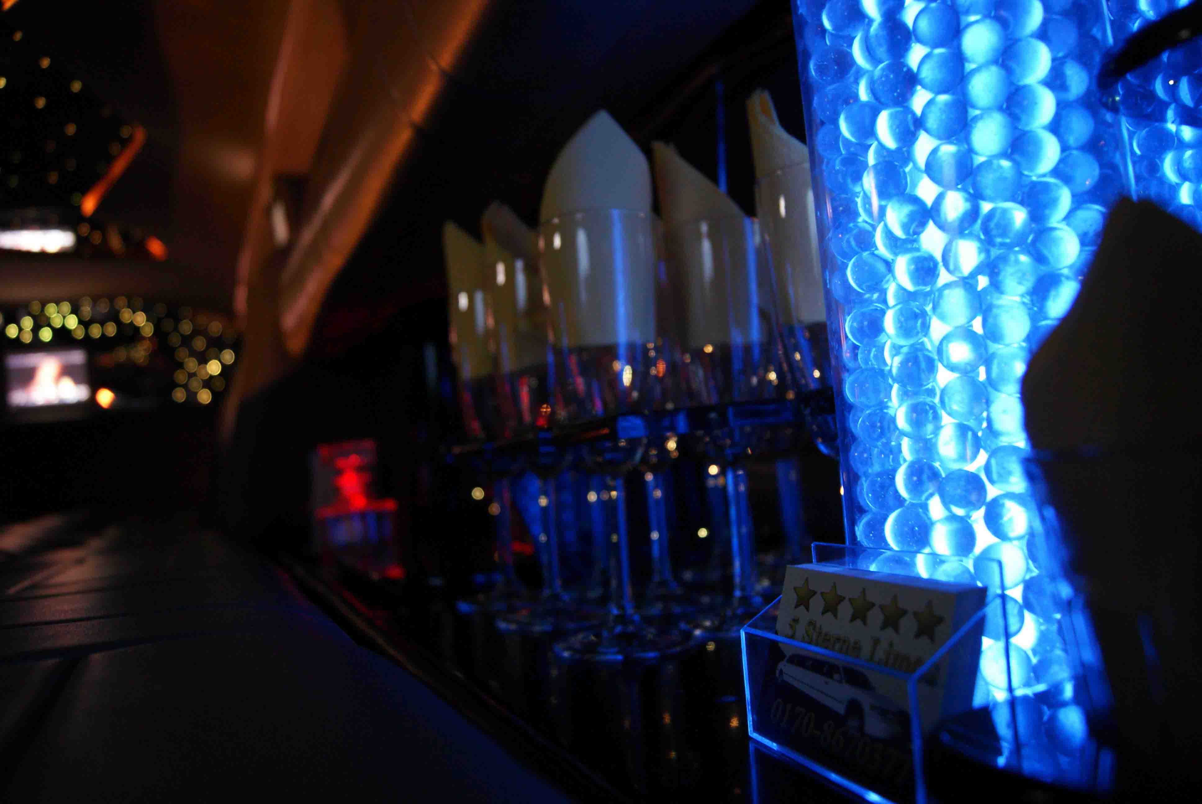 Party-Stretchlimousine mieten - Top Soundanlage & Lichteffekte – 3