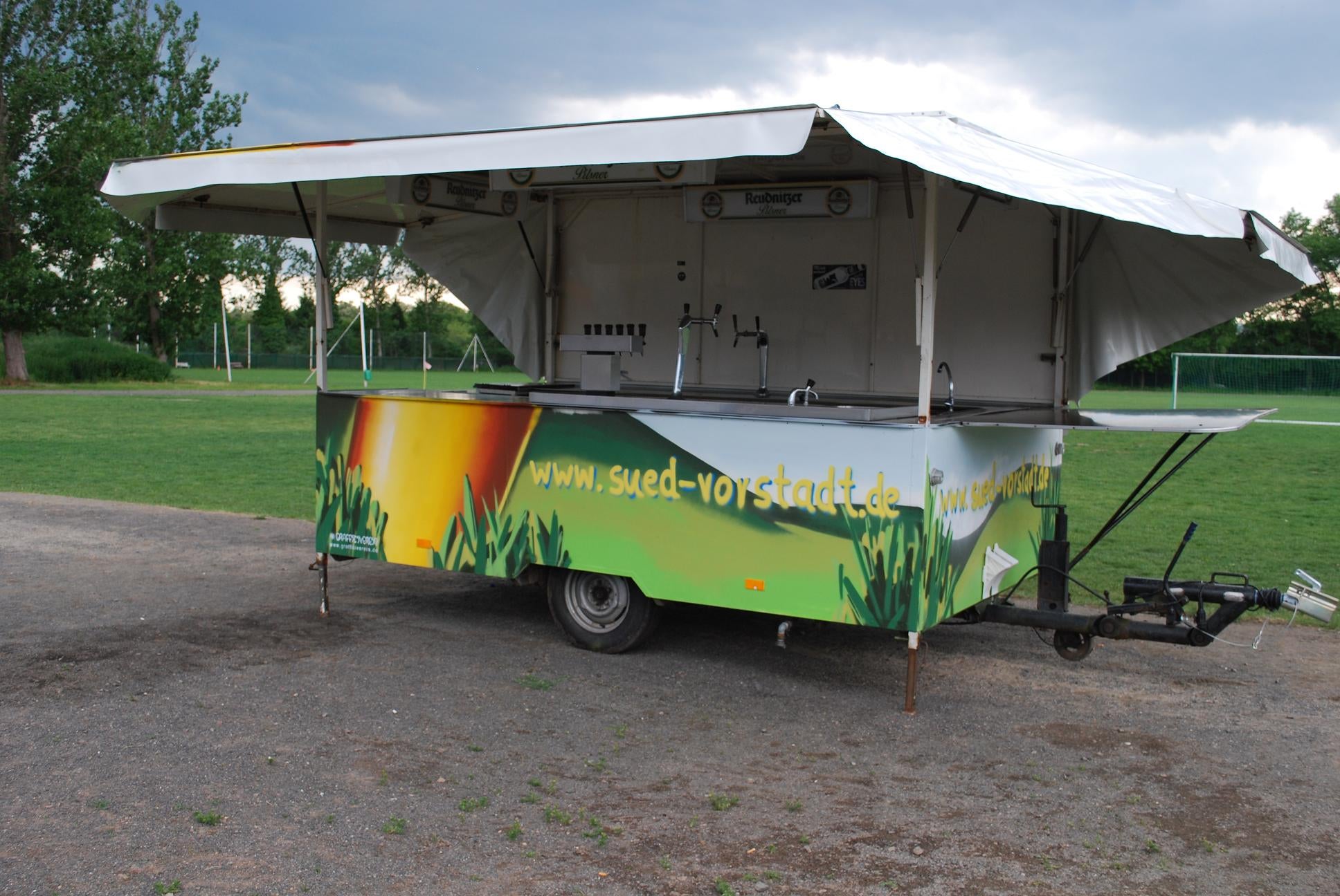 Ausschankwagen / Schankwagen / Bierwagen mieten – 4 Zapfstellen & Premix-Anlage