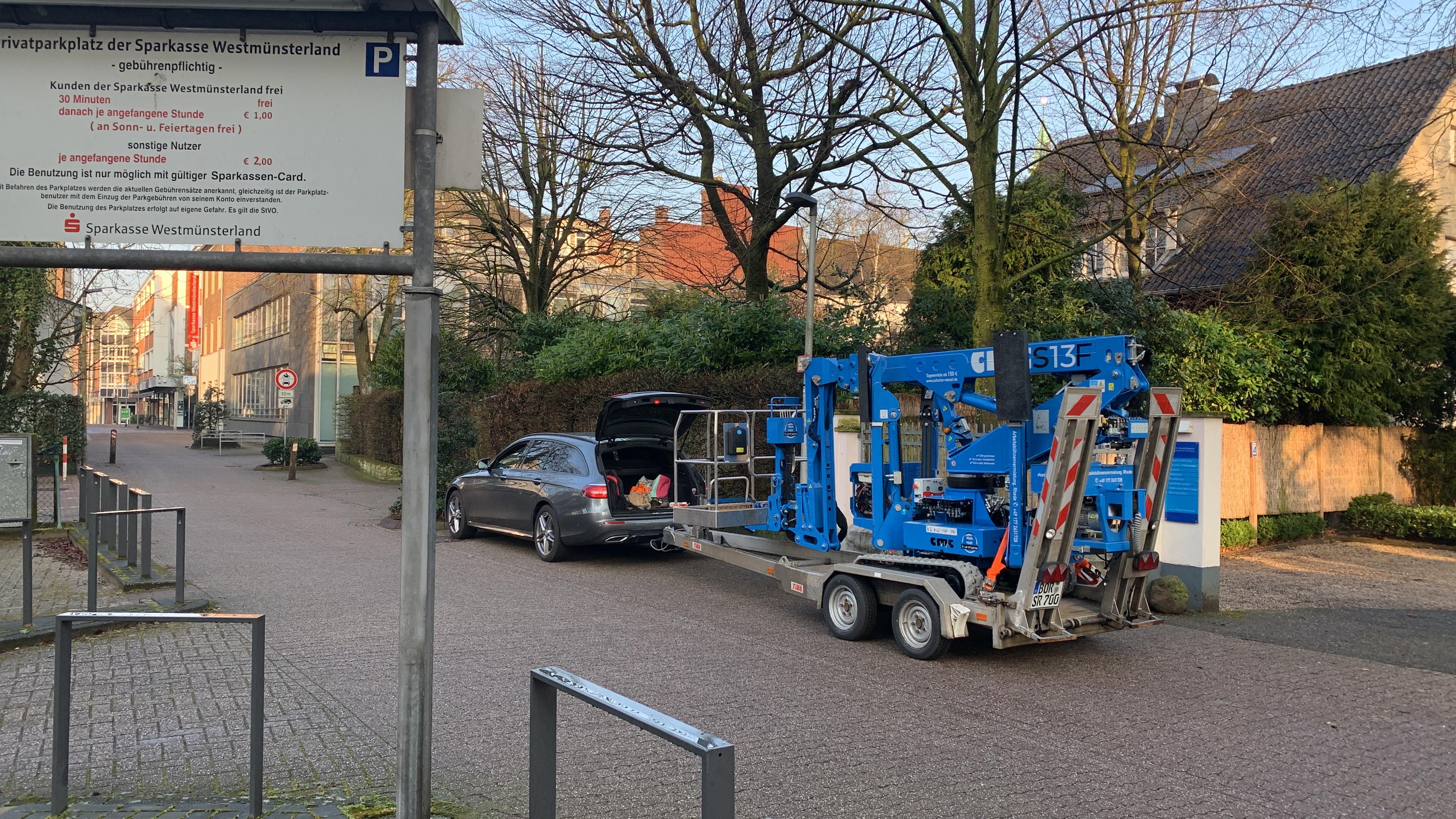 Raupenbühne mieten – 13m Kettenbühne CMC S13F Hubsteiger inkl. Anhänger – 3